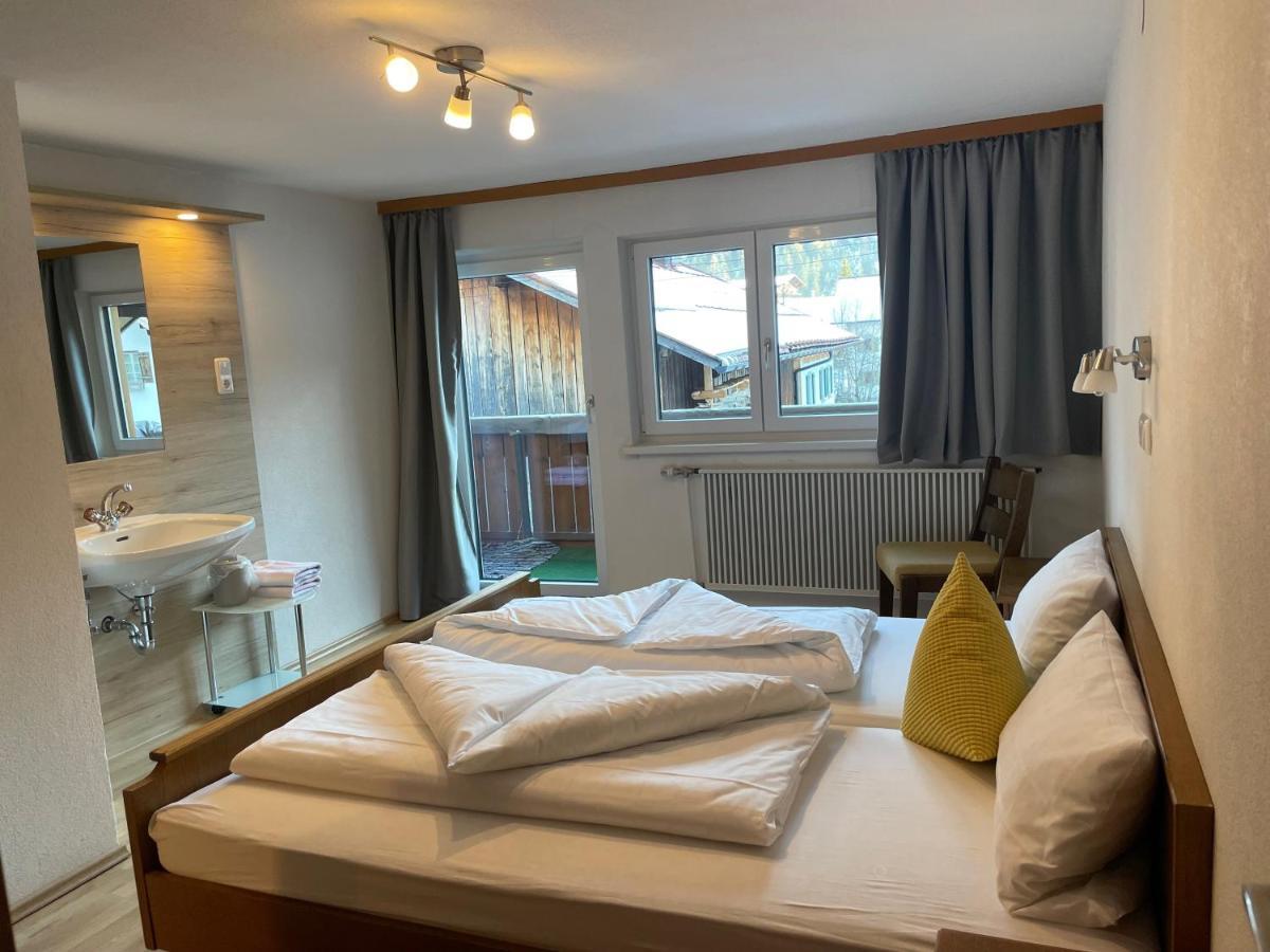 Ferienwohnungen Haus Bergflora Bach  Bagian luar foto